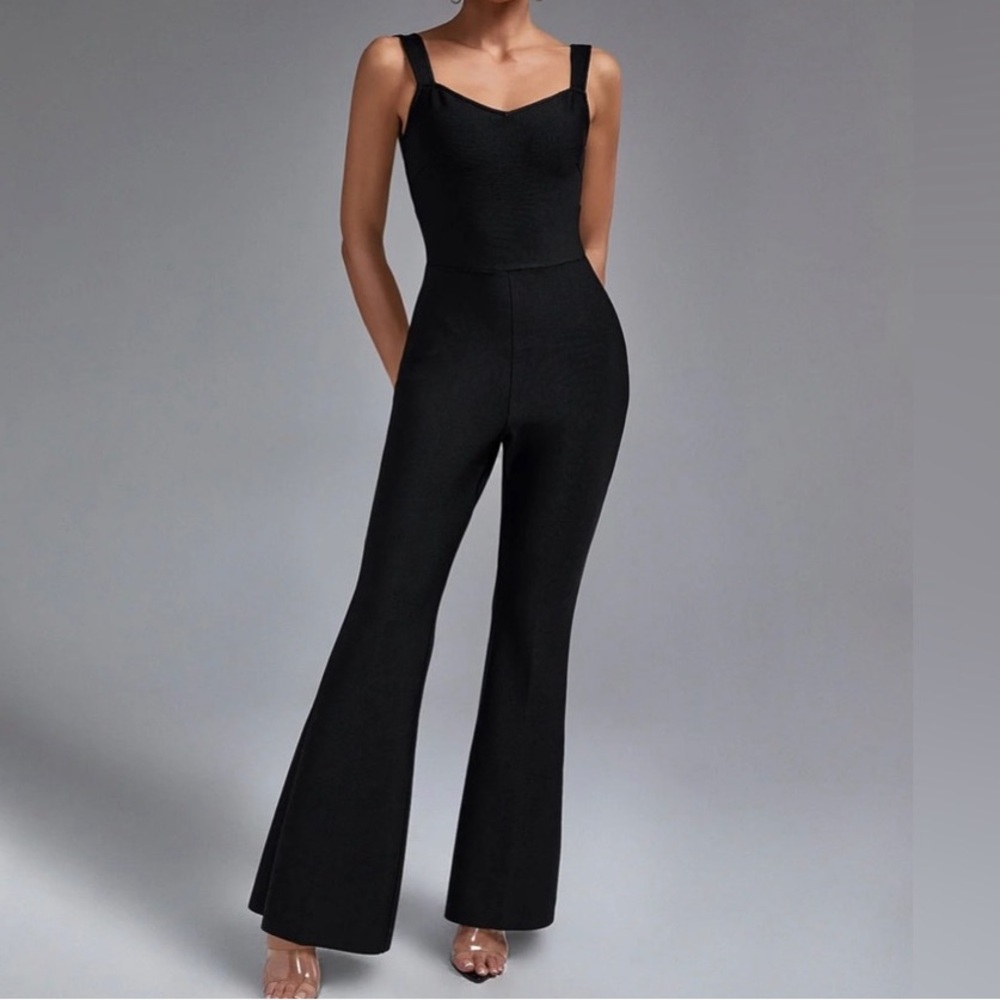 WILO Scoop Neck Flare Leg Ribbed Black Sleeveless Jumpsuit--NWT--M
